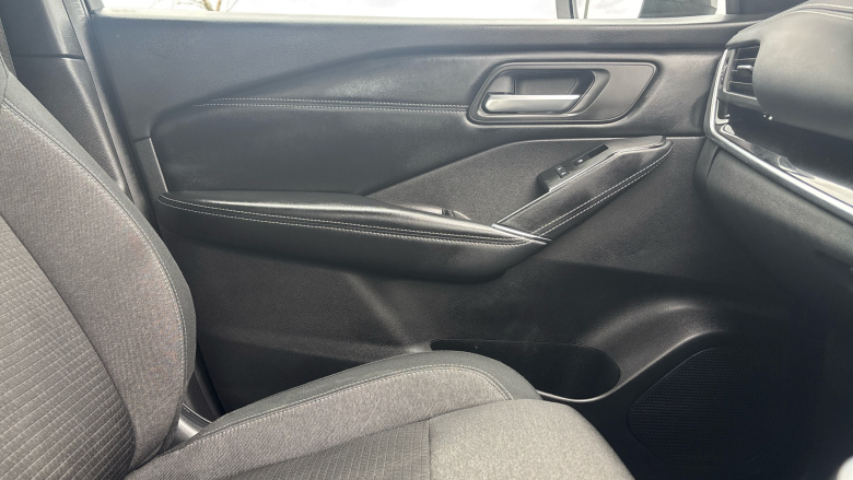 Nissan Qashqai 1.3 DiG-T MH N-Connecta 5dr Petrol Hatchback